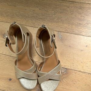 Adrienne Vittadini Gold and Tan Heels